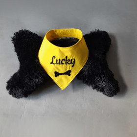 żółta apaszka dla psa z czarnym imieniem lucky